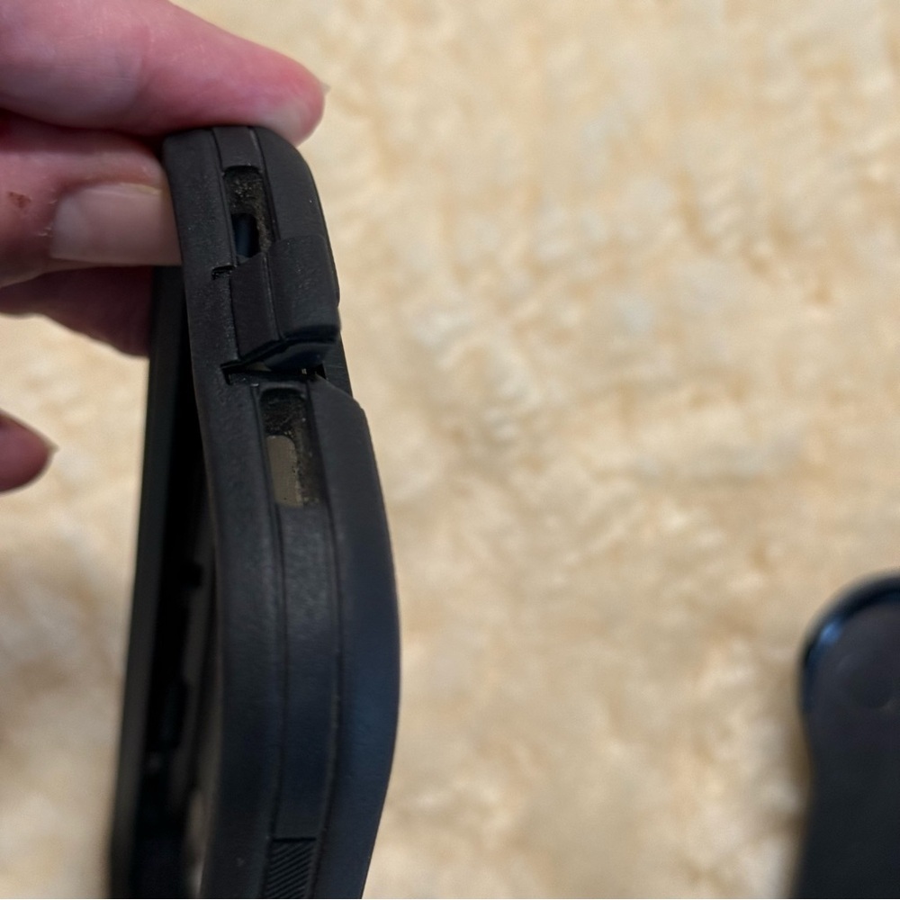 OtterBox Rugged Black Case with Clip - Picture 8 of 12